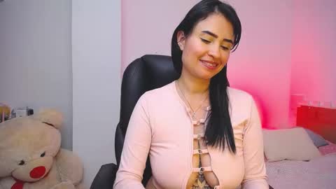 Snapshot of kelly_richardson1 chatting on 02.19.25 elena online show from 02.19.25