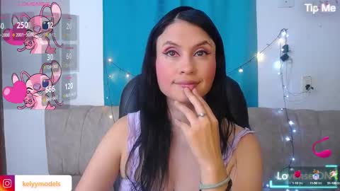 Snapshot of kelly_richardson1 chatting on 10.01.25 elena online show from 10.01.25