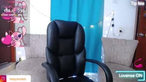 Snapshot of kelly_richardson1 chatting on 10.07.25 elena online show from 10.07.25