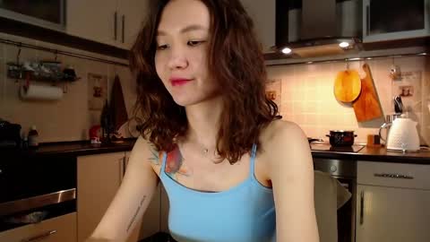 Snapshot of kelly_yon chatting on 01.07.25 Kelly online show from 01.07.25