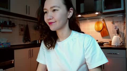 Snapshot of kelly_yon chatting on 03.12.25 Kelly online show from 03.12.25