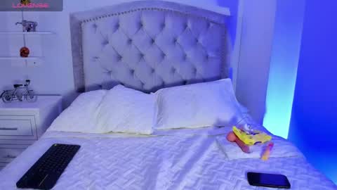 kellyMillian  online show from 01.25.25