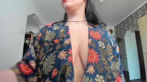 Monday - Friday  08 am - 3 pm GMT 3 online show from 02.07.25