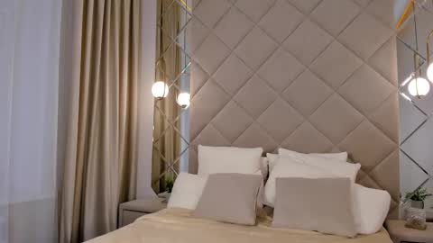 kellyy_bern online show from 09.30.25