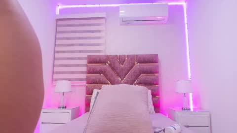 Snapshot of kemdall_lopez chatting on 02.19.26 kemdall lopez online show from 02.19.26