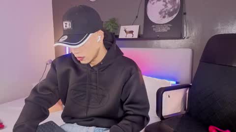   online show from 11.05.25