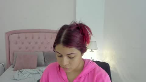 Snapshot of kendall__fox chatting on 09.15.25 Kendall online show from 09.15.25