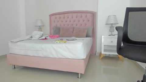 Snapshot of kendall__fox chatting on 09.24.25 Kendall online show from 09.24.25