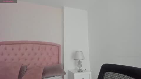 Snapshot of kendall__fox chatting on 09.26.25 Kendall online show from 09.26.25