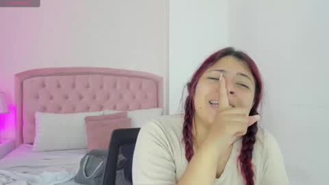 Snapshot of kendall__fox chatting on 10.26.25 Kendall online show from 10.26.25