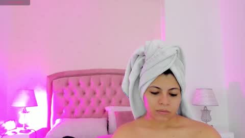 Snapshot of kendall__fox chatting on 11.11.25 Kendall online show from 11.11.25