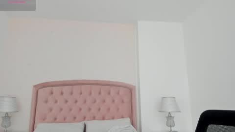 Snapshot of kendall__fox chatting on 11.23.25 Kendall online show from 11.23.25