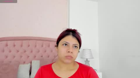 Snapshot of kendall__fox chatting on 11.25.25 Kendall online show from 11.25.25