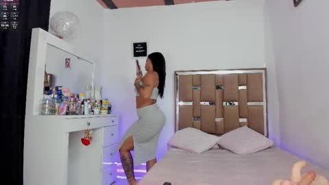 Kendall ewers online show from 09.09.25