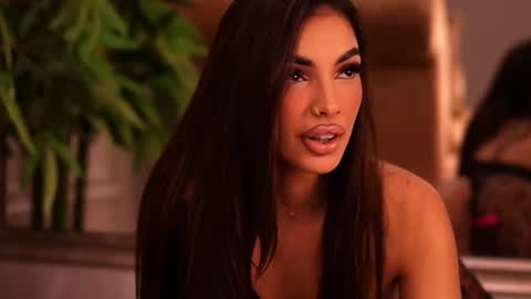 Snapshot of kendall_jolly chatting on 10.19.25 Kendal online show from 10.19.25