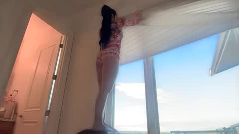 kendallmonroee online show from 12.22.25