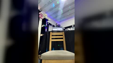 Kendall online show from 04.14.26