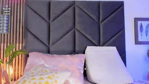 Snapshot of kendalross28 chatting on 11.19.25 Kendall online show from 11.19.25