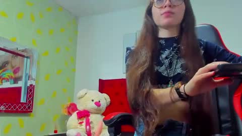 Snapshot of kendalyener chatting on 03.10.25 KENDALYENER online show from 03.10.25