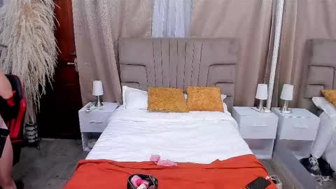 Snapshot of kendra_and_liam chatting on 09.11.25 kendra and liam online show from 09.11.25