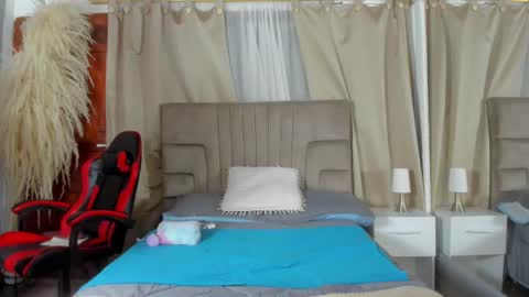 Snapshot of kendra_and_liam chatting on 10.08.25 kendra and liam online show from 10.08.25