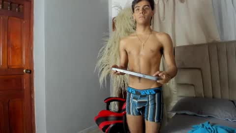 Snapshot of kendra_and_liam chatting on 10.10.25 kendra and liam online show from 10.10.25