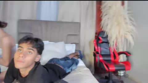 Snapshot of kendra_and_liam chatting on 10.12.25 kendra and liam online show from 10.12.25