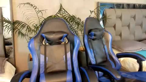 Snapshot of kendra_and_liam chatting on 11.29.25 kendra and liam online show from 11.29.25