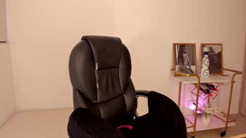 kendra  Benz online show from 12.18.25