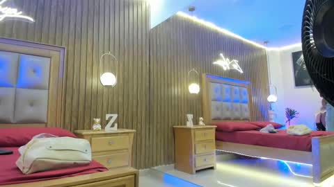 Kendra London online show from 11.07.25