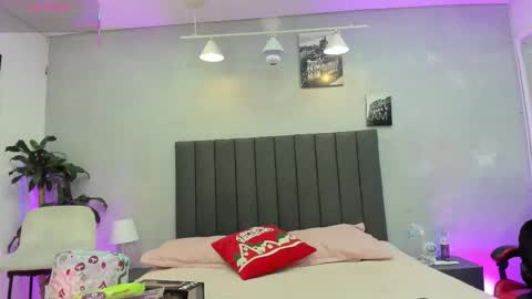 Kendra London online show from 01.06.26