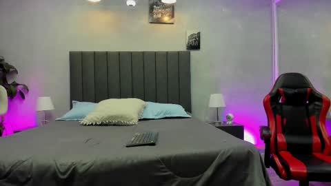 Snapshot of kendra_london chatting on 01.17.26 Kendra London online show from 01.17.26