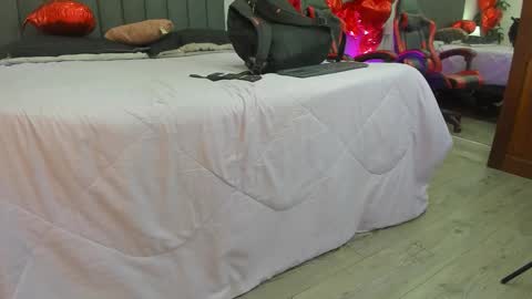 Snapshot of kendra_london chatting on 02.19.26 Kendra London online show from 02.19.26