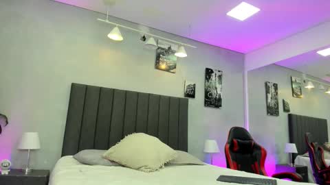 Snapshot of kendra_london chatting on 02.27.26 Kendra London online show from 02.27.26