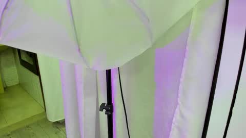 Snapshot of kendra_london chatting on 03.09.26 Kendra London online show from 03.09.26