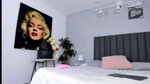 Snapshot of kendra_london chatting on 03.10.26 Kendra London online show from 03.10.26