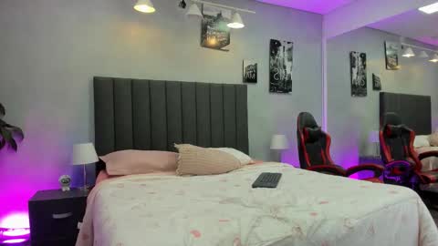 Snapshot of kendra_london chatting on 03.21.26 Kendra London online show from 03.21.26