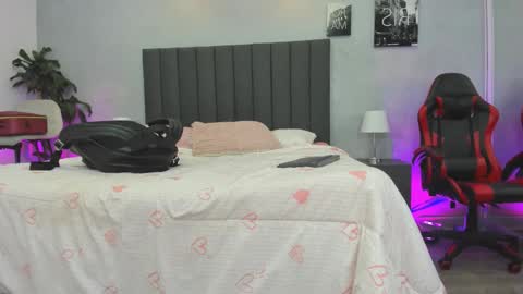 Snapshot of kendra_london chatting on 03.23.26 Kendra London online show from 03.23.26