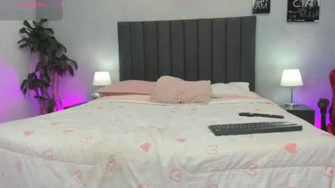 Snapshot of kendra_london chatting on 03.25.26 Kendra London online show from 03.25.26