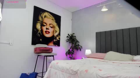 Snapshot of kendra_london chatting on 03.26.26 Kendra London online show from 03.26.26