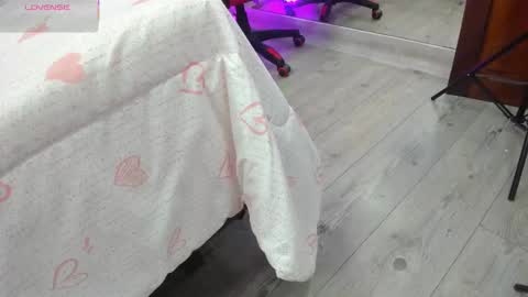 Snapshot of kendra_london chatting on 03.27.26 Kendra London online show from 03.27.26