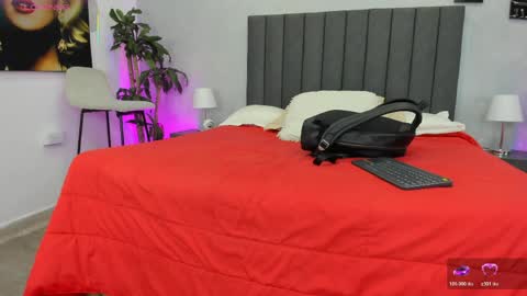 Snapshot of kendra_london chatting on 03.31.26 Kendra London online show from 03.31.26