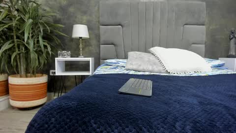 Snapshot of kendra_london chatting on 04.04.26 Kendra London online show from 04.04.26