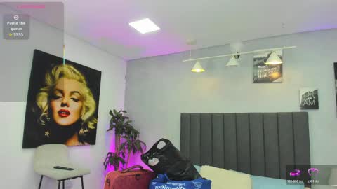 Snapshot of kendra_london chatting on 04.11.26 Kendra London online show from 04.11.26