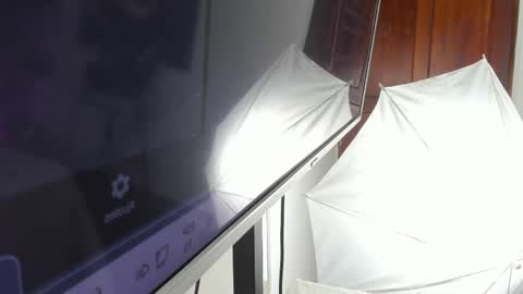 Snapshot of kendra_london chatting on 04.13.26 Kendra London online show from 04.13.26