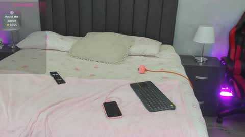 Snapshot of kendra_london chatting on 04.14.26 Kendra London online show from 04.14.26