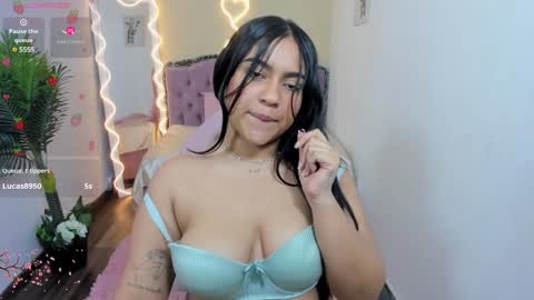 Snapshot of kendra_tay chatting on 01.04.25 kendra online show from 01.04.25