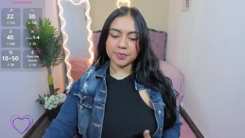 Snapshot of kendra_tay chatting on 01.07.25 kendra online show from 01.07.25