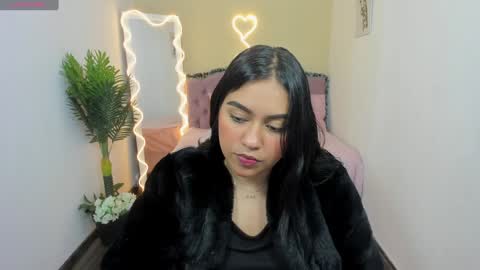 Snapshot of kendra_tay chatting on 01.08.25 kendra online show from 01.08.25