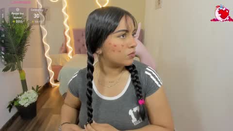 Snapshot of kendra_tay chatting on 01.31.25 kendra online show from 01.31.25